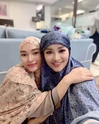 8 Potret Keseruan Zaskia Gotik, Fitri Carlina, & Ratu Meta Buka Puasa Bareng Rekan Artis