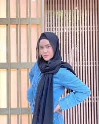 8 Potret Keyshia Jugosatrio Keponakan Olla Ramlan, Cantik Dalam Balutan Hijab - Punya Bisnis Parfum