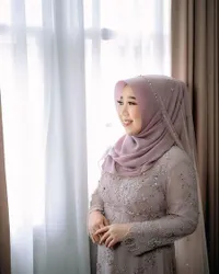 8 Potret Kiky Saputri Berhijab Saat Tasyakuran Kehamilan, Cantik Aura Keibuan