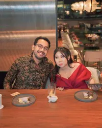 8 Potret Kiky Saputri dan Suami Rayakan Anniversary dengan Quality Time Romantis, Nikmati Omakase Berdua