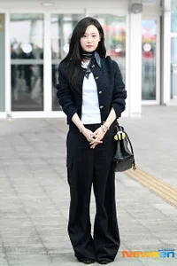 8 Potret Kim Ji Won Tampil Chic dan Elegan di Bandara Incheon, Siap Terbang ke Hong Kong untuk Schedule di Luar Negeri