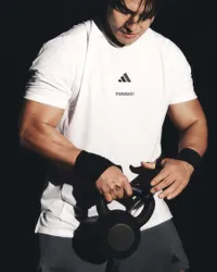 8 Potret Kim Jong Kook dalam Photoshoot Terbaru, Bagikan Tips Diet Ala 'Gym Jong Kook' Buat yang Lagi Membentuk Badan