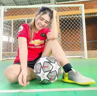 8 Potret Kisah Via Vallen Jadi Fans Berat Manchester United, Awalnya Kepincut Cristiano Ronaldo