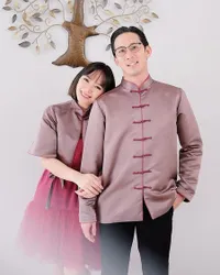 8 Potret Kompak Yuanita Christiani dan Suami Gantengnya yang Suka Kembaran Outfit - Pakai Baju Couple