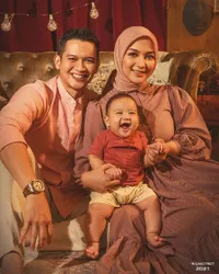8 Potret Kompaknya Gaya Citra Kirana dan Rezky Aditya yang Selalu Tampil Matching dengan Baby Athar
