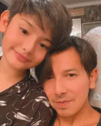 8 Potret Kompaknya Sonny Septian dan King Faaz, Sama-Sama Ganteng - Sering Dibilang Mirip oleh Netizen