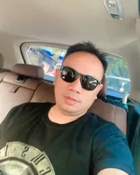 8 Potret Kondisi Terkini Vicky Prasetyo yang Sedang Opname, Tetap Jalankan Salat 5 Waktu Meski Terbaring Lemah - Masih Terus Bekerja