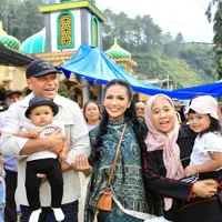 8 Potret Kris Dayanti Ajak Ameena dan Azura Idul Adha ke Batu - Jawa Timur, Asyik Main di BNS hingga Sapa Warga - Akrab dengan Raul Lemos