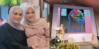 8 Potret Kris Dayanti di Pengajian & Doa Bersama Kelahiran Aurel Hermansyah, Asyik Main Bareng Ameena