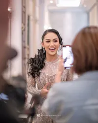 8 Potret Krisdayanti Duet dengan Anang Hermansyah yang Duduk di Bangku Penonton Saat Konser 'Semesta', Bikin Terharu 