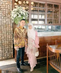 8 Potret Larissa Chou dan Ikram Rosadi Serasa Pacaran Setelah Nikah, Omeli Suami Kencan Pakai Sendal Jepit