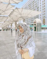 8 Potret Larissa Chou yang Kembali Diisukan Bakal Segera Menikah Usai Singgung Inisial Calon Suami
