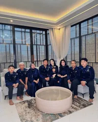 8 Potret Lebaran Denny Caknan & Keluarga, Bella Bonita Jadi Sorotan - Cunda Mau Punya Adik? 