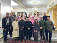 8 Potret Lebaran Dewi Perssik di Pakistan, Senang Ketemu Pacar Pilot - Hibur WNI Karachi