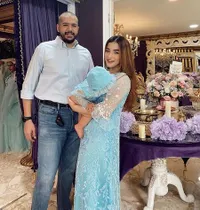 8 Potret Lebaran Keluarga Tasya Farasya, Kompak Pakai Baju Serba Biru - Wajah Baby Lily Bikin Penasaran