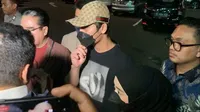 8 Potret Lesti Kejora Gandeng Erat Rizky Billar Saat Datangi Polres Metro Jakarta Selatan, Kembali Mesra Usai KDRT