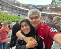 8 Potret Lesti Kejora Pakai Helm Rice Cooker Lengkap dengan Centongnya, Sempat Dikira Bawa Nasi ke Lapangan - Netizen: Udah Mulai Lagi Gesreknya Nih