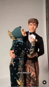 8 Potret Lesti Tampak Tulus Dalam Momen BTS Photoshoot Lama yang Masih Terlihat Mesra, Netizen Sebut Cinta Rizky Billar Palsu dan Hanya Akting