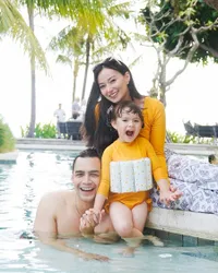 8 Potret Liburan Asmirandah Bareng Anak & Suami di Resort Mewah Bali, Sekeluarga Good Looking Semua