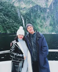 8 Potret Liburan Caesar Hito Bintang Sinetron 'MY HEART' di Milford Sound, Mesra Bareng Felicya Angelista - Berdua Nikmati Pemandangan Indah 
