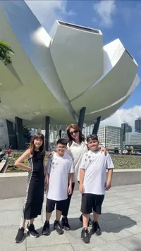 8 Potret Liburan Dhena Devanka Mantan Istri Jonathan Frizzy dan Tiga Anaknya ke Singapura, Single Mom Bahagia - Penuh Rasa Syukur