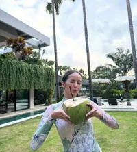 8 Potret Liburan Enzy Storia Bareng Sahabat Ada Vincent Rompies sampai Hesti Purwadinata, Jadi Agenda Wajib Satu Tahun Sekali