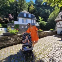 8 Potret Liburan Nova Putri Gracia Indri, Asyik Berenang hingga Jalan-Jalan - Paras Bule dan Pipi Chubby Jadi Sorotan