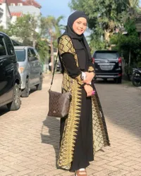 8 Potret Liburan Putri D'Academy di Turki, Keliling Kota - Seru-seruan Main Salju Sebelum Umroh