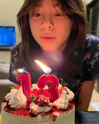 8 Potret London Abigail Putri Wulan Guritno Dan Adilla Dimitri yang Kini Berusia 13 Tahun, Pesonanya Sudah Terpancar