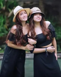 8 Potret Lovely Rumangkang yang Makin Cantik Mirip Angel Karamoy, Pose Bareng Kayak Adik Kakak