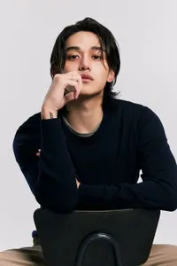 8 Potret Lucas Eks NCT yang Sudah Siap Comeback Solo Lewat Single Renegade