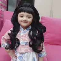 8 Potret Lucu Anak Seleb Pakai Wig, Bikin Netizen Gemas Rambut Mendadak Panjang - Disebut Bak Boneka Hingga Mirip Pak Tarno