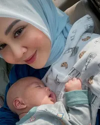 8 Potret Lucu Baby Qwenzy, Anak Kesha Ratuliu yang Semakin Bulat Menggemaskan - Mirip Banget Sama Papanya