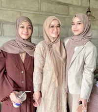 8 Potret Lyra Virna Bareng 2 Putrinya Selalu Tampil Cantik & Kompak Bersama Ibunda - Serasa Saudari Kandung