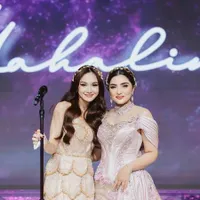 8 Potret Mahalini yang Duet Bareng Arsy Sekaligus Momong Ameena di Pesta Ulang Tahun Ashanty, Sikap Multitasking-nya Banjir Pujian