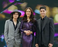 8 Potret Maia Estianty Bareng Al Ghazali & Dul Jaelani di AMI Awards, Netizen: Asyiknya Bunda Maia Diapit Dua Adik Laki-Laki! 