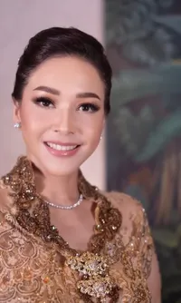 8 Potret Maia Estianty Berkebaya di HUT TNI ke-79, Cantiknya Elegan dan Berkelas