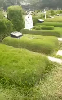 8 Potret Makam Glenn Fredly yang Terawat Dengan Sangat Baik, Pusara Seputih Salju - Berbentuk Gitar Pengingat Profesi