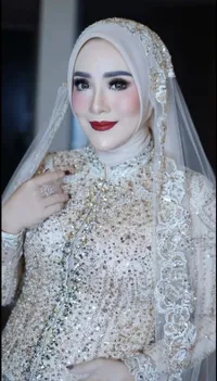 8 Potret Makeup dan Kebaya Elma Theana di Pernikahan Anaknya, Salfok Dikira Pengantinnya
