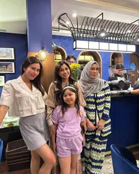 8 Potret Mama Amy Akui Syahnaz Sadiqah dan Jeje Govinda Makin Romantis, Bisa Ambil Hikmah dari Masalah Perselingkuhan