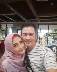 8 Potret Mandala Shoji dan Istri Alami Kecelakaan, Tabrak Mobil Box yang Ngerem Mendadak - Tak Bisa Pulang Kampung Dulu