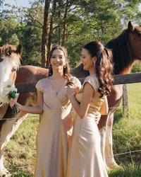 8 Potret Manglingi Amanda Rawles Jadi Bridesmaid di Pernikahan Kakaknya