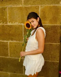 8 Potret Maria Theodore Cantik Manglingi Saat Liburan ke Italia dan Prancis