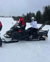 8 Potret Marissa Nasution Alami Cedera Lutut Parah Saat Main Ski - Dioperasi