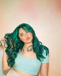8 Potret Marshanda Pamer Rambut Baru, Mentereng dengan Warna Hijau Emerald - Cantik Bak Mermaid