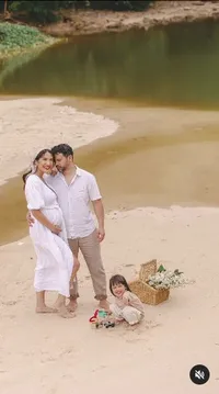 8 Potret Maternity Shoot Acha Sinaga di Kehamilan Kedua, Aura Bumil Makin Glowing - Siap Jadi Ibu 2 Anak