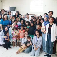 8 Potret Maudy Ayunda Kunjungi Sekolah Jingga, Bacakan Buku Anak Karyanya Berjudul 'CERITA KINA' - Senang Melihat Antusiasme Yang Penuh Semangat!