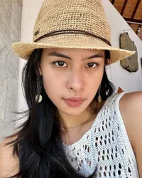 8 Potret Maudy Ayunda Liburan ke Bali Bareng Jesse Choi dan Keluarga Usai Rayakan Lebaran, Romantis Banget!