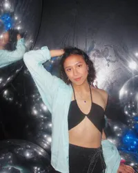 8 Potret Mayzura Adik Sherina yang Jarang Sekali Tersorot, Kini Tinggal di Amerika dan Hot Banget