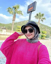8 Potret Menawan Jihan Audy Dalam Balutan Hijab, Nikmati Momen Ramadan Bersama Orang Tua